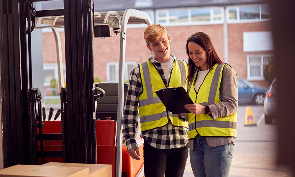Descubre el cross docking y cómo puede impulsar tu futuro profesional en logística y comercio internacional
